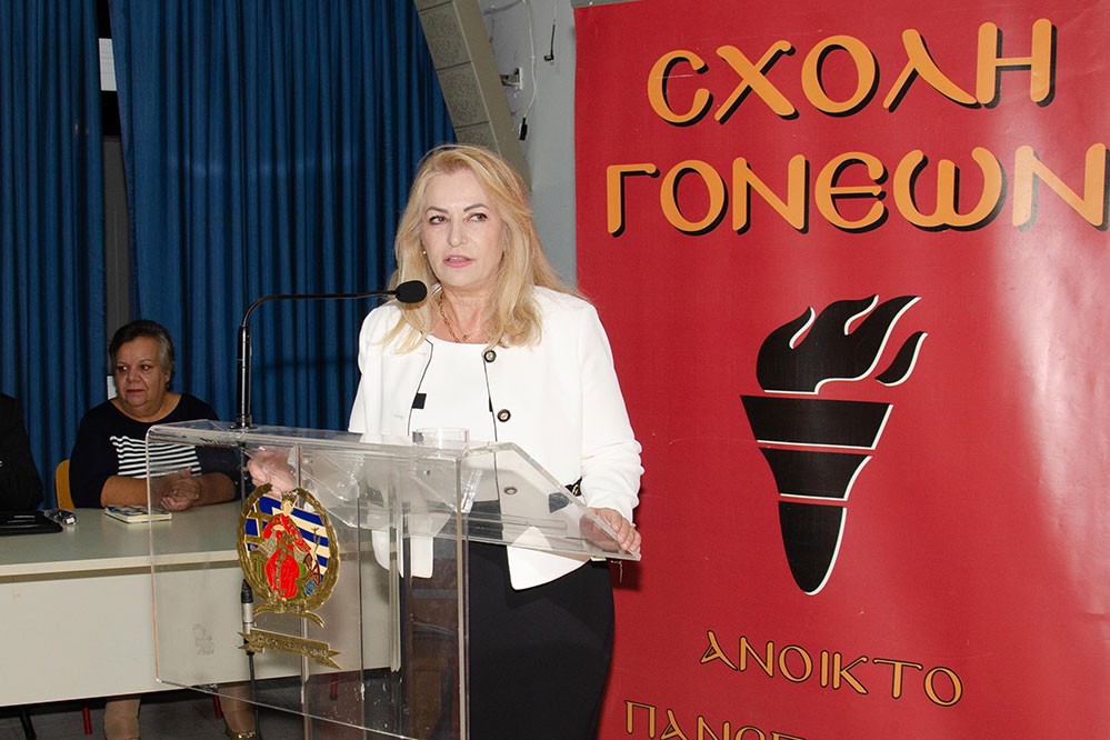 Πλημμύρισε από την «παρουσία» και την «ευωδία» του Αγίου Δημητρίου του Μυροβλήτη το Συνεδριακό κέντρο της Κατερίνης στην  πρεμιέρα των εκδηλώσεων της Σχολής Γονέων – Ανοικτό Πανεπιστήμιο Κατερίνης με επίσημο ομιλητή και καλεσμένο τον Παναγιώτατο Μητροπολίτη Θεσσαλονίκης κ.κ. ΦΙΛΟΘΕΟ, ο οποίος μίλησε με γλαφυρό και αφοπλιστικό λόγο για τον Προστάτη Άγιο της Θεσσαλονίκης τον Άγιο Δημήτριο.