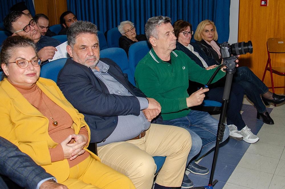 Πλημμύρισε από την «παρουσία» και την «ευωδία» του Αγίου Δημητρίου του Μυροβλήτη το Συνεδριακό κέντρο της Κατερίνης στην  πρεμιέρα των εκδηλώσεων της Σχολής Γονέων – Ανοικτό Πανεπιστήμιο Κατερίνης με επίσημο ομιλητή και καλεσμένο τον Παναγιώτατο Μητροπολίτη Θεσσαλονίκης κ.κ. ΦΙΛΟΘΕΟ, ο οποίος μίλησε με γλαφυρό και αφοπλιστικό λόγο για τον Προστάτη Άγιο της Θεσσαλονίκης τον Άγιο Δημήτριο.