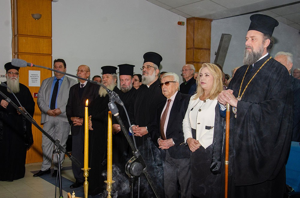 Πλημμύρισε από την «παρουσία» και την «ευωδία» του Αγίου Δημητρίου του Μυροβλήτη το Συνεδριακό κέντρο της Κατερίνης στην  πρεμιέρα των εκδηλώσεων της Σχολής Γονέων – Ανοικτό Πανεπιστήμιο Κατερίνης με επίσημο ομιλητή και καλεσμένο τον Παναγιώτατο Μητροπολίτη Θεσσαλονίκης κ.κ. ΦΙΛΟΘΕΟ, ο οποίος μίλησε με γλαφυρό και αφοπλιστικό λόγο για τον Προστάτη Άγιο της Θεσσαλονίκης τον Άγιο Δημήτριο.