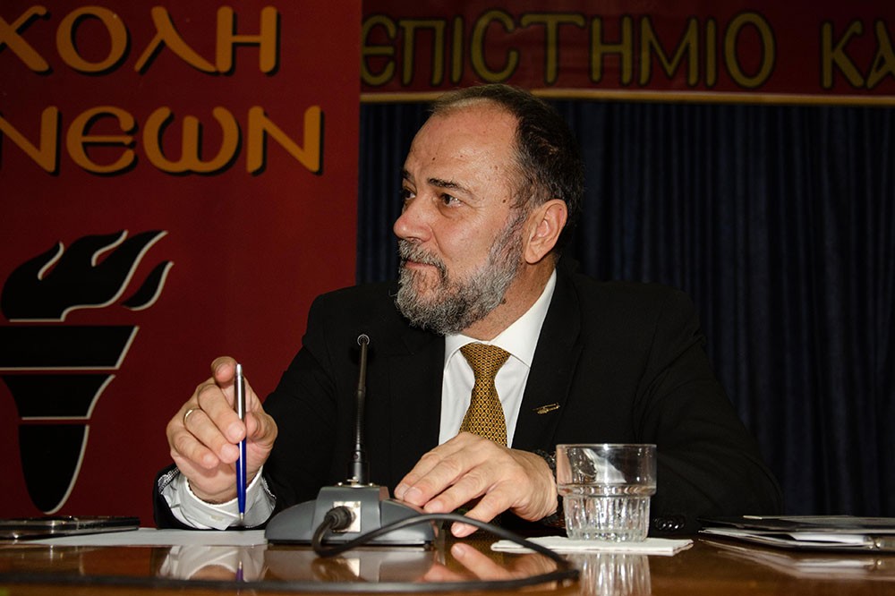 Πλημμύρισε από την «παρουσία» και την «ευωδία» του Αγίου Δημητρίου του Μυροβλήτη το Συνεδριακό κέντρο της Κατερίνης στην  πρεμιέρα των εκδηλώσεων της Σχολής Γονέων – Ανοικτό Πανεπιστήμιο Κατερίνης με επίσημο ομιλητή και καλεσμένο τον Παναγιώτατο Μητροπολίτη Θεσσαλονίκης κ.κ. ΦΙΛΟΘΕΟ, ο οποίος μίλησε με γλαφυρό και αφοπλιστικό λόγο για τον Προστάτη Άγιο της Θεσσαλονίκης τον Άγιο Δημήτριο.