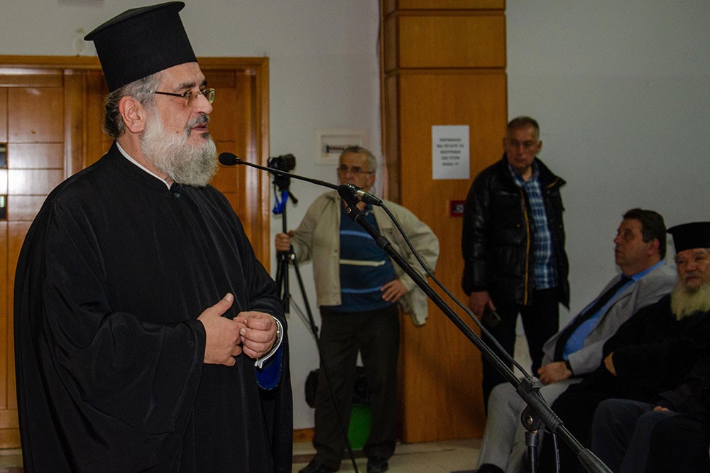 Πλημμύρισε από την «παρουσία» και την «ευωδία» του Αγίου Δημητρίου του Μυροβλήτη το Συνεδριακό κέντρο της Κατερίνης στην  πρεμιέρα των εκδηλώσεων της Σχολής Γονέων – Ανοικτό Πανεπιστήμιο Κατερίνης με επίσημο ομιλητή και καλεσμένο τον Παναγιώτατο Μητροπολίτη Θεσσαλονίκης κ.κ. ΦΙΛΟΘΕΟ, ο οποίος μίλησε με γλαφυρό και αφοπλιστικό λόγο για τον Προστάτη Άγιο της Θεσσαλονίκης τον Άγιο Δημήτριο.