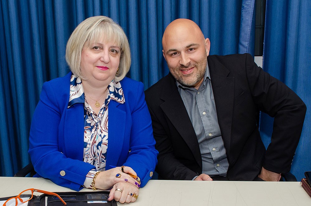 Αυλαία στις εκδηλώσεις της Σχολής Γονέων - Ανοικτό Πανεπιστήμιο Κατερίνης για την Ακαδημαϊκή χρονιά 2025-2026 με μια μοναδική ομιλία του πρώην Γερουσιαστή, πρώην Πρόεδρου της Βουλής του New Hamshire και Πρόεδρο της Ελληνοαμερικανικής Ένωσης Αθήνας κ. Κρίς Σπύρου και θέμα "Η ΜΑΚΕΔΟΝΙΑ ΜΑΣ". H εκδήλωση πραγματοποιήθηκε σε Συνδιοργάνωση με την Δευτεροβάθμια Εκπαίδευση Πιερίας 