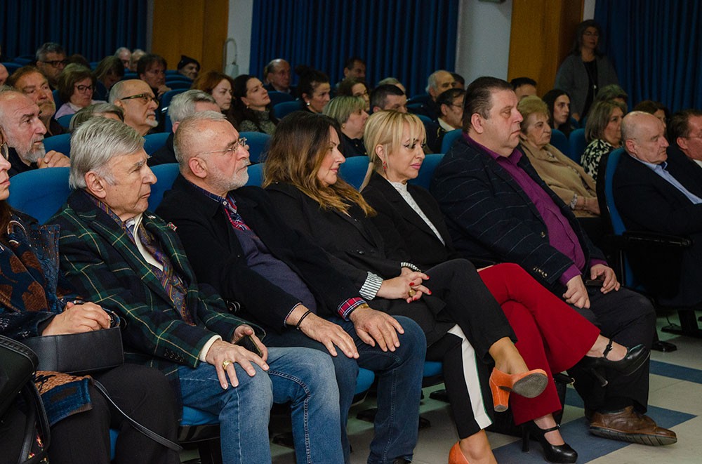 Αυλαία στις εκδηλώσεις της Σχολής Γονέων - Ανοικτό Πανεπιστήμιο Κατερίνης για την Ακαδημαϊκή χρονιά 2025-2026 με μια μοναδική ομιλία του πρώην Γερουσιαστή, πρώην Πρόεδρου της Βουλής του New Hamshire και Πρόεδρο της Ελληνοαμερικανικής Ένωσης Αθήνας κ. Κρίς Σπύρου και θέμα "Η ΜΑΚΕΔΟΝΙΑ ΜΑΣ". H εκδήλωση πραγματοποιήθηκε σε Συνδιοργάνωση με την Δευτεροβάθμια Εκπαίδευση Πιερίας 