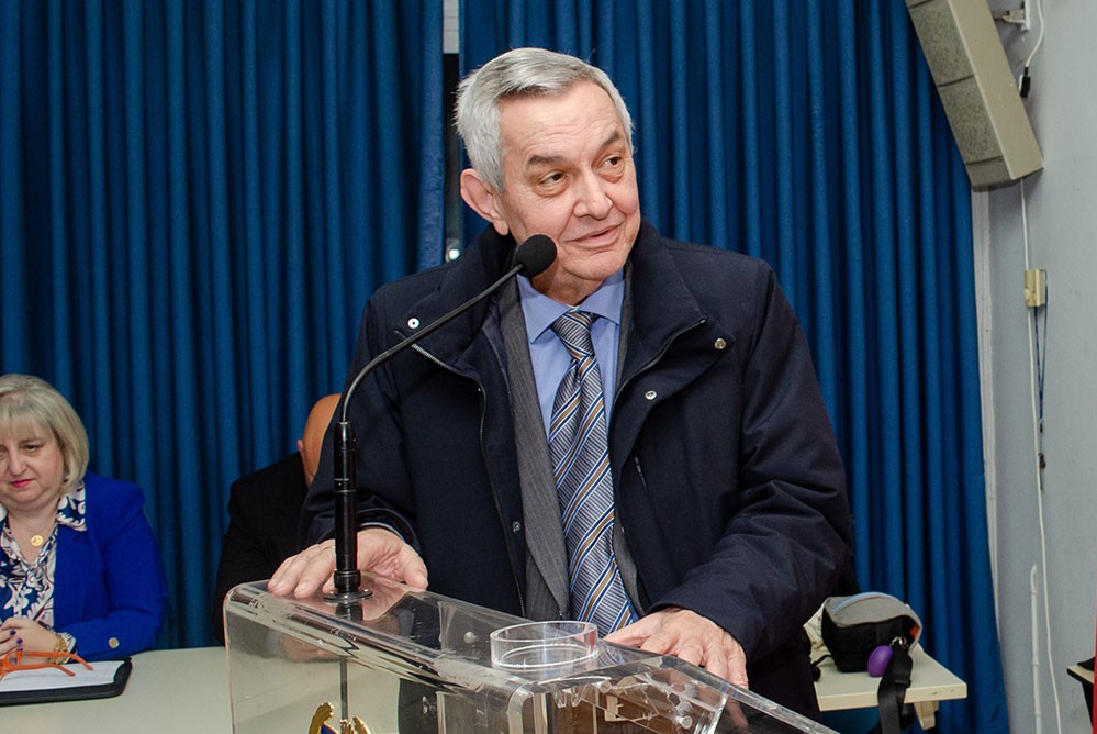 Αυλαία στις εκδηλώσεις της Σχολής Γονέων - Ανοικτό Πανεπιστήμιο Κατερίνης για την Ακαδημαϊκή χρονιά 2025-2026 με μια μοναδική ομιλία του πρώην Γερουσιαστή, πρώην Πρόεδρου της Βουλής του New Hamshire και Πρόεδρο της Ελληνοαμερικανικής Ένωσης Αθήνας κ. Κρίς Σπύρου και θέμα "Η ΜΑΚΕΔΟΝΙΑ ΜΑΣ". H εκδήλωση πραγματοποιήθηκε σε Συνδιοργάνωση με την Δευτεροβάθμια Εκπαίδευση Πιερίας 