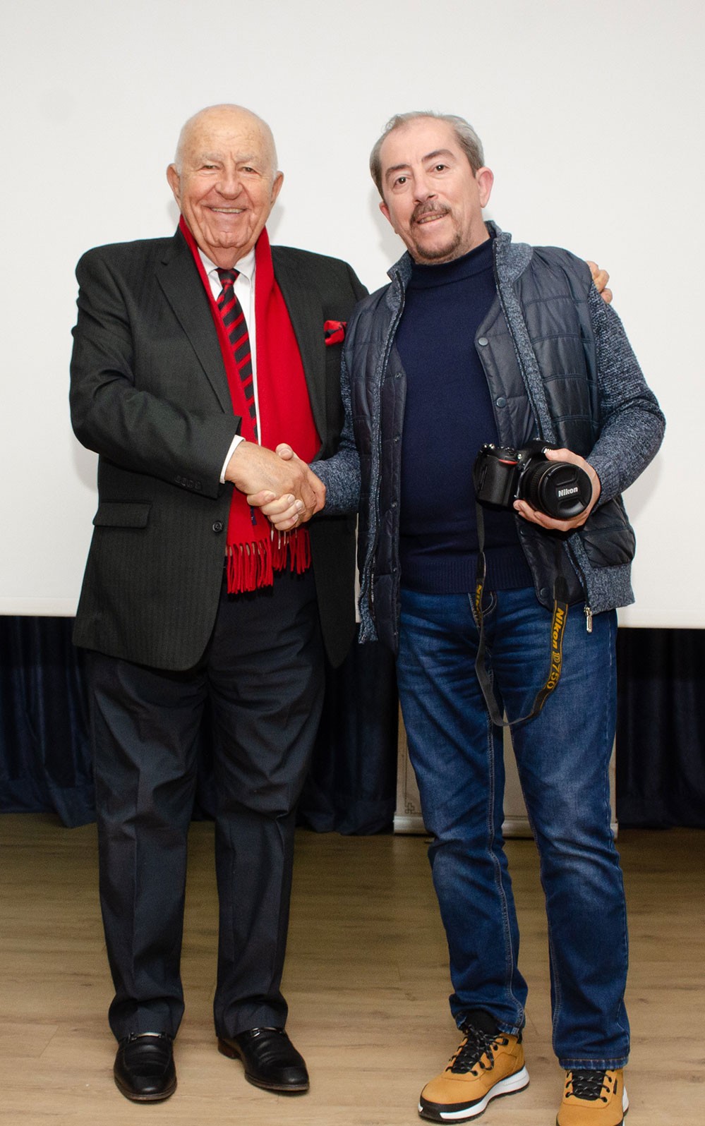 Αυλαία στις εκδηλώσεις της Σχολής Γονέων - Ανοικτό Πανεπιστήμιο Κατερίνης για την Ακαδημαϊκή χρονιά 2025-2026 με μια μοναδική ομιλία του πρώην Γερουσιαστή, πρώην Πρόεδρου της Βουλής του New Hamshire και Πρόεδρο της Ελληνοαμερικανικής Ένωσης Αθήνας κ. Κρίς Σπύρου και θέμα "Η ΜΑΚΕΔΟΝΙΑ ΜΑΣ". H εκδήλωση πραγματοποιήθηκε σε Συνδιοργάνωση με την Δευτεροβάθμια Εκπαίδευση Πιερίας 