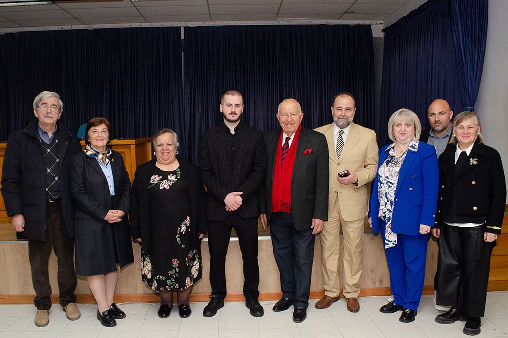 Αυλαία στις εκδηλώσεις της Σχολής Γονέων - Ανοικτό Πανεπιστήμιο Κατερίνης για την Ακαδημαϊκή χρονιά 2025-2026 με μια μοναδική ομιλία του πρώην Γερουσιαστή, πρώην Πρόεδρου της Βουλής του New Hamshire και Πρόεδρο της Ελληνοαμερικανικής Ένωσης Αθήνας κ. Κρίς Σπύρου και θέμα "Η ΜΑΚΕΔΟΝΙΑ ΜΑΣ". H εκδήλωση πραγματοποιήθηκε σε Συνδιοργάνωση με την Δευτεροβάθμια Εκπαίδευση Πιερίας 