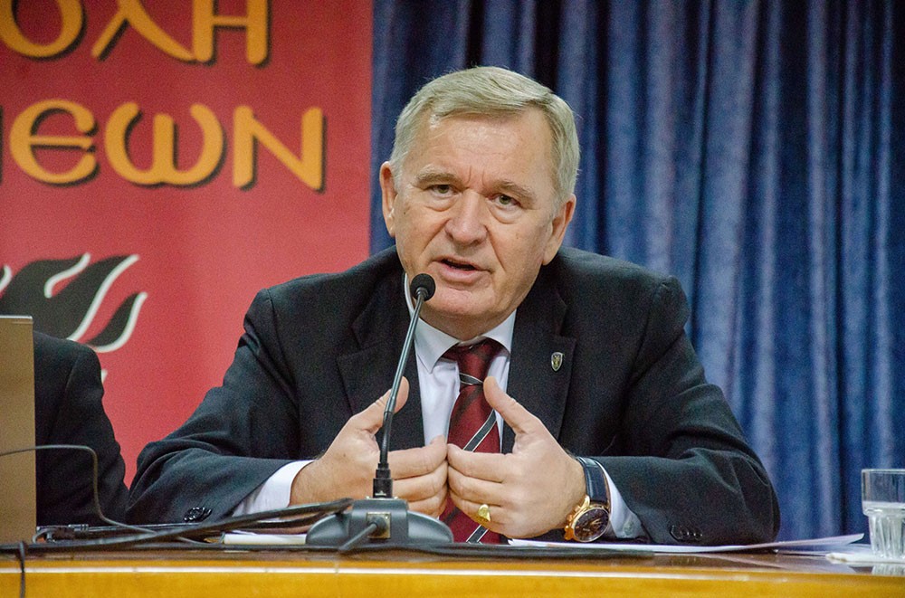 Συγκλόνισαν με τις προσωπικές τους μαρτυρίες για την Κρίση των Ιμίων ο Αντιναύαρχος Π.Ν. ε.α. Σπυρίδων Κονιδάρης και ο Υποναύαρχος Π.Ν. ε.α. Δημήτριος Τσαΐλάς την Δευτέρα 26 Ιανουαρίου 2026 στο αφιέρωμα της Σχολής Γονέων – Ανοικτό Πανεπιστήμιο Κατερίνης με αφορμή τα 30 χρόνια από την κρίση των Ιμίων η οποία κορυφώθηκε τις πρώτες πρωινές ώρες της 31ης Ιανουαρίου 1996, φέρνοντας Ελλάδα και Τουρκία στα πρόθυρα ένοπλης αντιπαράθεσης.  