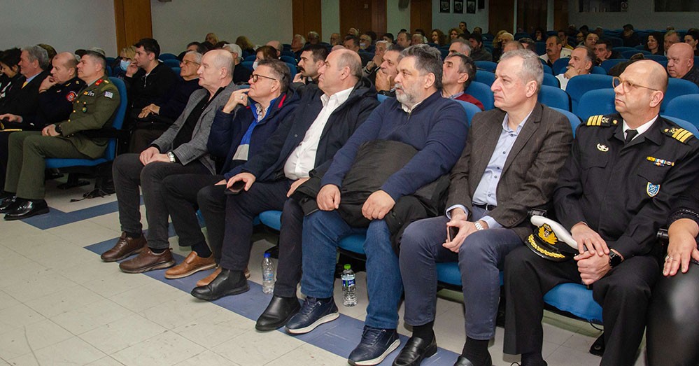 Συγκλόνισαν με τις προσωπικές τους μαρτυρίες για την Κρίση των Ιμίων ο Αντιναύαρχος Π.Ν. ε.α. Σπυρίδων Κονιδάρης και ο Υποναύαρχος Π.Ν. ε.α. Δημήτριος Τσαΐλάς την Δευτέρα 26 Ιανουαρίου 2026 στο αφιέρωμα της Σχολής Γονέων – Ανοικτό Πανεπιστήμιο Κατερίνης με αφορμή τα 30 χρόνια από την κρίση των Ιμίων η οποία κορυφώθηκε τις πρώτες πρωινές ώρες της 31ης Ιανουαρίου 1996, φέρνοντας Ελλάδα και Τουρκία στα πρόθυρα ένοπλης αντιπαράθεσης.  