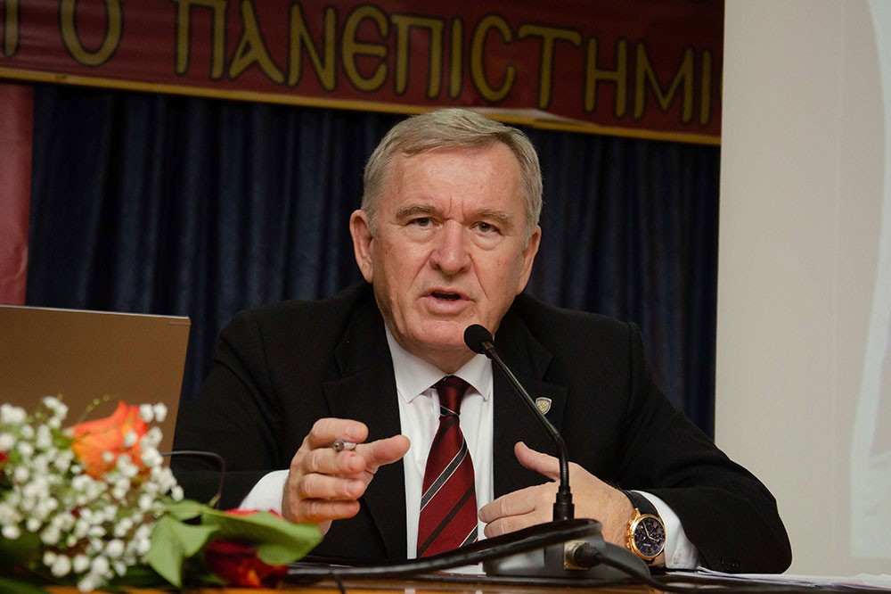 Συγκλόνισαν με τις προσωπικές τους μαρτυρίες για την Κρίση των Ιμίων ο Αντιναύαρχος Π.Ν. ε.α. Σπυρίδων Κονιδάρης και ο Υποναύαρχος Π.Ν. ε.α. Δημήτριος Τσαΐλάς την Δευτέρα 26 Ιανουαρίου 2026 στο αφιέρωμα της Σχολής Γονέων – Ανοικτό Πανεπιστήμιο Κατερίνης με αφορμή τα 30 χρόνια από την κρίση των Ιμίων η οποία κορυφώθηκε τις πρώτες πρωινές ώρες της 31ης Ιανουαρίου 1996, φέρνοντας Ελλάδα και Τουρκία στα πρόθυρα ένοπλης αντιπαράθεσης.  