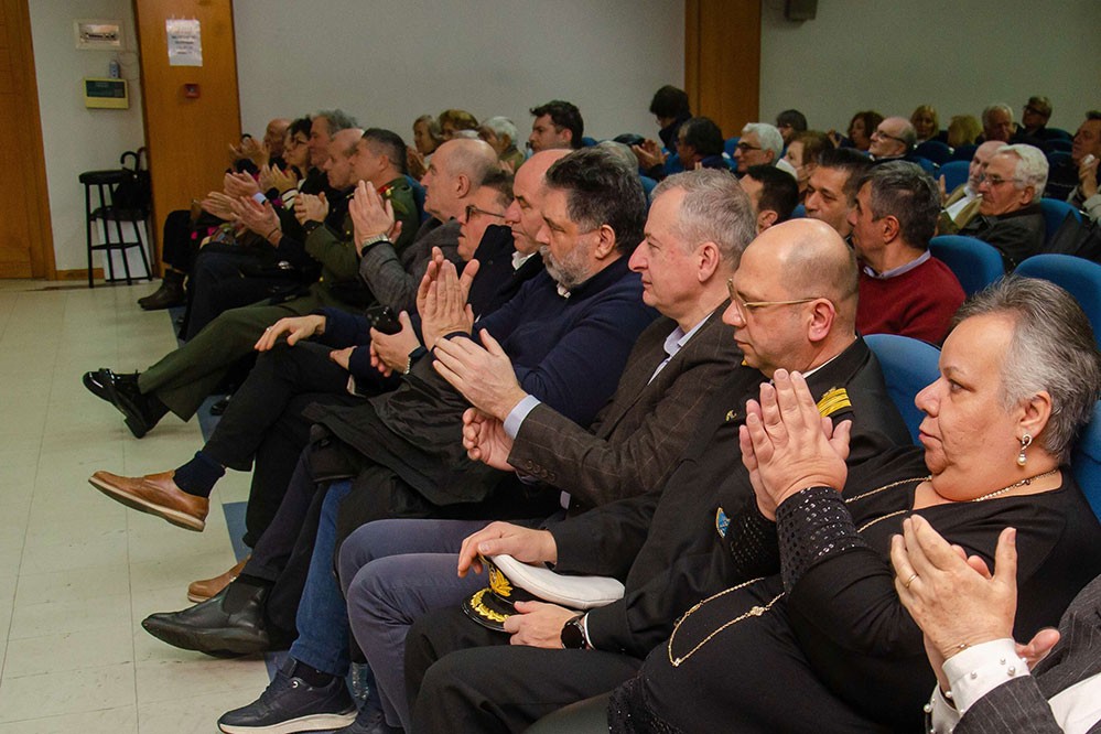 Συγκλόνισαν με τις προσωπικές τους μαρτυρίες για την Κρίση των Ιμίων ο Αντιναύαρχος Π.Ν. ε.α. Σπυρίδων Κονιδάρης και ο Υποναύαρχος Π.Ν. ε.α. Δημήτριος Τσαΐλάς την Δευτέρα 26 Ιανουαρίου 2026 στο αφιέρωμα της Σχολής Γονέων – Ανοικτό Πανεπιστήμιο Κατερίνης με αφορμή τα 30 χρόνια από την κρίση των Ιμίων η οποία κορυφώθηκε τις πρώτες πρωινές ώρες της 31ης Ιανουαρίου 1996, φέρνοντας Ελλάδα και Τουρκία στα πρόθυρα ένοπλης αντιπαράθεσης.  