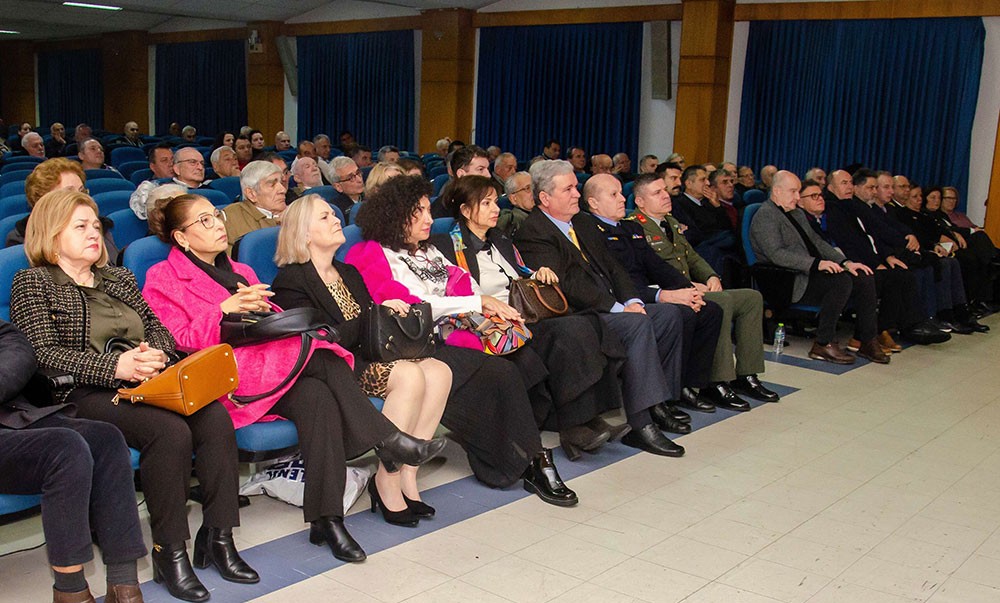 Συγκλόνισαν με τις προσωπικές τους μαρτυρίες για την Κρίση των Ιμίων ο Αντιναύαρχος Π.Ν. ε.α. Σπυρίδων Κονιδάρης και ο Υποναύαρχος Π.Ν. ε.α. Δημήτριος Τσαΐλάς την Δευτέρα 26 Ιανουαρίου 2026 στο αφιέρωμα της Σχολής Γονέων – Ανοικτό Πανεπιστήμιο Κατερίνης με αφορμή τα 30 χρόνια από την κρίση των Ιμίων η οποία κορυφώθηκε τις πρώτες πρωινές ώρες της 31ης Ιανουαρίου 1996, φέρνοντας Ελλάδα και Τουρκία στα πρόθυρα ένοπλης αντιπαράθεσης.  