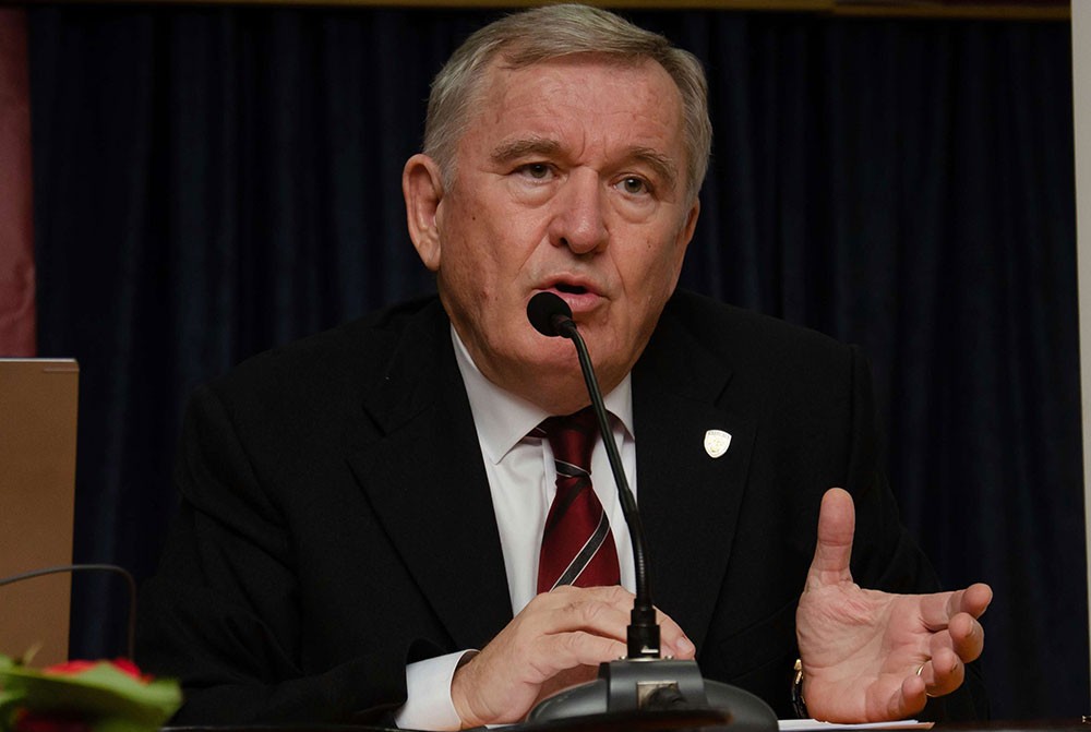 Συγκλόνισαν με τις προσωπικές τους μαρτυρίες για την Κρίση των Ιμίων ο Αντιναύαρχος Π.Ν. ε.α. Σπυρίδων Κονιδάρης και ο Υποναύαρχος Π.Ν. ε.α. Δημήτριος Τσαΐλάς την Δευτέρα 26 Ιανουαρίου 2026 στο αφιέρωμα της Σχολής Γονέων – Ανοικτό Πανεπιστήμιο Κατερίνης με αφορμή τα 30 χρόνια από την κρίση των Ιμίων η οποία κορυφώθηκε τις πρώτες πρωινές ώρες της 31ης Ιανουαρίου 1996, φέρνοντας Ελλάδα και Τουρκία στα πρόθυρα ένοπλης αντιπαράθεσης.  