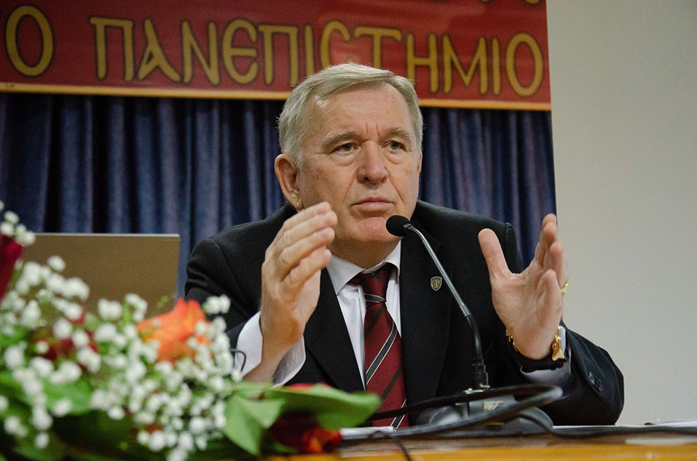 Συγκλόνισαν με τις προσωπικές τους μαρτυρίες για την Κρίση των Ιμίων ο Αντιναύαρχος Π.Ν. ε.α. Σπυρίδων Κονιδάρης και ο Υποναύαρχος Π.Ν. ε.α. Δημήτριος Τσαΐλάς την Δευτέρα 26 Ιανουαρίου 2026 στο αφιέρωμα της Σχολής Γονέων – Ανοικτό Πανεπιστήμιο Κατερίνης με αφορμή τα 30 χρόνια από την κρίση των Ιμίων η οποία κορυφώθηκε τις πρώτες πρωινές ώρες της 31ης Ιανουαρίου 1996, φέρνοντας Ελλάδα και Τουρκία στα πρόθυρα ένοπλης αντιπαράθεσης.  