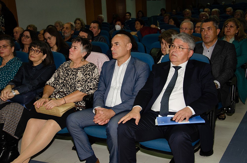 Την Δευτέρα 27 Οκτωβρίου 2025 οι πολυπληθείς φίλοι του Ανοικτού Πανεπιστημίου Κατερίνης, είχαν την τύχη να απολαύσουν μια υπέροχη μυσταγωγία Ορθοδοξίας και Ελλάδας.  •	Δημήτριος Νατσιός: Η Πατρίδα, η Ηθική και η Πίστη πολεμούνται συνειδητά μέσα στο σχολείο! •	Κωνσταντίνος Κρακατσάνης: Πολλοί Χριστιανοί ΔΕΝ βιώνουν απουσία του Αγίου Παϊσιου. Αντιθέτως! •	Νικήτας Τσακίρογλου: Ο ρόλος που υποδύθηκα του Αγίου Αρσενίου του Καππαδόκη, με γέμισε, με πλήρωσε πνευματικά και είχα την Ευλογία να την μοιραστώ με τον κόσμο!