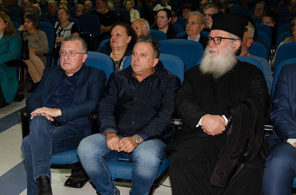 Την Δευτέρα 27 Οκτωβρίου 2025 οι πολυπληθείς φίλοι του Ανοικτού Πανεπιστημίου Κατερίνης, είχαν την τύχη να απολαύσουν μια υπέροχη μυσταγωγία Ορθοδοξίας και Ελλάδας.  •	Δημήτριος Νατσιός: Η Πατρίδα, η Ηθική και η Πίστη πολεμούνται συνειδητά μέσα στο σχολείο! •	Κωνσταντίνος Κρακατσάνης: Πολλοί Χριστιανοί ΔΕΝ βιώνουν απουσία του Αγίου Παϊσιου. Αντιθέτως! •	Νικήτας Τσακίρογλου: Ο ρόλος που υποδύθηκα του Αγίου Αρσενίου του Καππαδόκη, με γέμισε, με πλήρωσε πνευματικά και είχα την Ευλογία να την μοιραστώ με τον κόσμο!