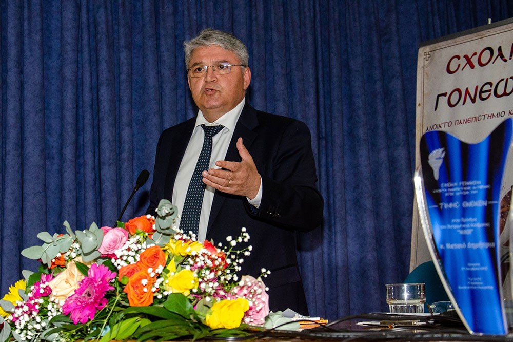 Την Δευτέρα 27 Οκτωβρίου 2025 οι πολυπληθείς φίλοι του Ανοικτού Πανεπιστημίου Κατερίνης, είχαν την τύχη να απολαύσουν μια υπέροχη μυσταγωγία Ορθοδοξίας και Ελλάδας.  •	Δημήτριος Νατσιός: Η Πατρίδα, η Ηθική και η Πίστη πολεμούνται συνειδητά μέσα στο σχολείο! •	Κωνσταντίνος Κρακατσάνης: Πολλοί Χριστιανοί ΔΕΝ βιώνουν απουσία του Αγίου Παϊσιου. Αντιθέτως! •	Νικήτας Τσακίρογλου: Ο ρόλος που υποδύθηκα του Αγίου Αρσενίου του Καππαδόκη, με γέμισε, με πλήρωσε πνευματικά και είχα την Ευλογία να την μοιραστώ με τον κόσμο!