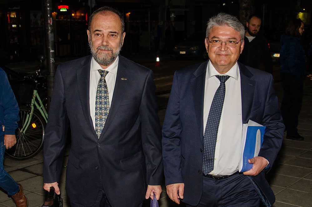 Την Δευτέρα 27 Οκτωβρίου 2025 οι πολυπληθείς φίλοι του Ανοικτού Πανεπιστημίου Κατερίνης, είχαν την τύχη να απολαύσουν μια υπέροχη μυσταγωγία Ορθοδοξίας και Ελλάδας.  •	Δημήτριος Νατσιός: Η Πατρίδα, η Ηθική και η Πίστη πολεμούνται συνειδητά μέσα στο σχολείο! •	Κωνσταντίνος Κρακατσάνης: Πολλοί Χριστιανοί ΔΕΝ βιώνουν απουσία του Αγίου Παϊσιου. Αντιθέτως! •	Νικήτας Τσακίρογλου: Ο ρόλος που υποδύθηκα του Αγίου Αρσενίου του Καππαδόκη, με γέμισε, με πλήρωσε πνευματικά και είχα την Ευλογία να την μοιραστώ με τον κόσμο!