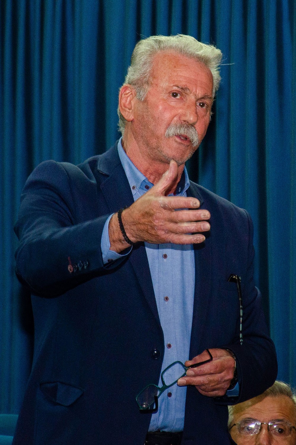 Συγκινητική η ομιλία του Δρ. Σύγχρονης Ιστορίας Α.Π.Θ. και συγγραφέα Βλάση Αγτζίδη που πραγματοποιήθηκε την Δευτέρα 3 Νοεμβρίου 2025 στην Σχολή Γονέων – Ανοικτό Πανεπιστήμιο Κατερίνης σε Συνδιοργάνωση με την Ένωση Ποντίων Πιερίας που είχε θέμα την μεγάλη ανθρωπιστική επιχείρηση «Χρυσόμαλλο δέρας» που οργάνωσε και υλοποίησε η Ελλάδα για να παραλάβει τους Έλληνες ομογενείς στην Αμπχαζία.