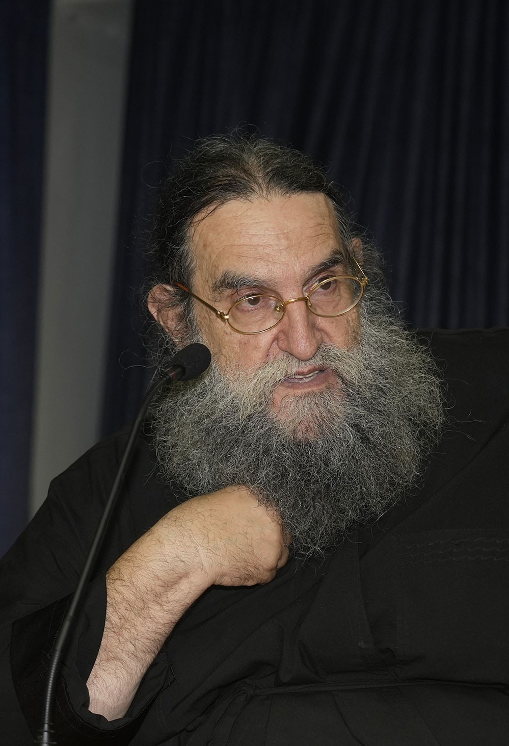 Συγκλονιστικός ο παπά Βαγγέλης Παπανικολάου στην κατάμεστη αίθουσα του Συνεδριακού κέντρου Κατερίνης με θέμα: «Ίνα τι κρίνεις τον αδερφό σου;» την Δευτέρα 8-12-2025. 