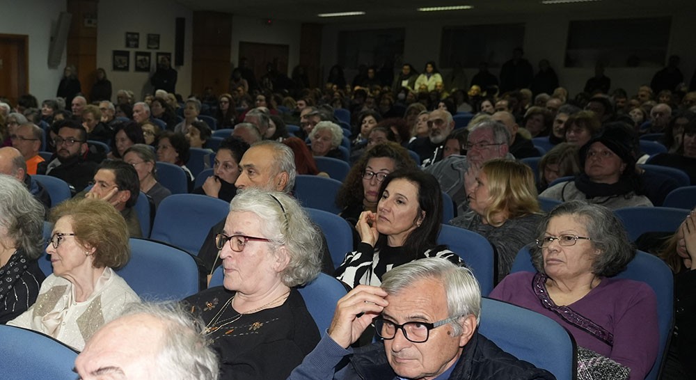 Συγκλονιστικός ο παπά Βαγγέλης Παπανικολάου στην κατάμεστη αίθουσα του Συνεδριακού κέντρου Κατερίνης με θέμα: «Ίνα τι κρίνεις τον αδερφό σου;» την Δευτέρα 8-12-2025. 