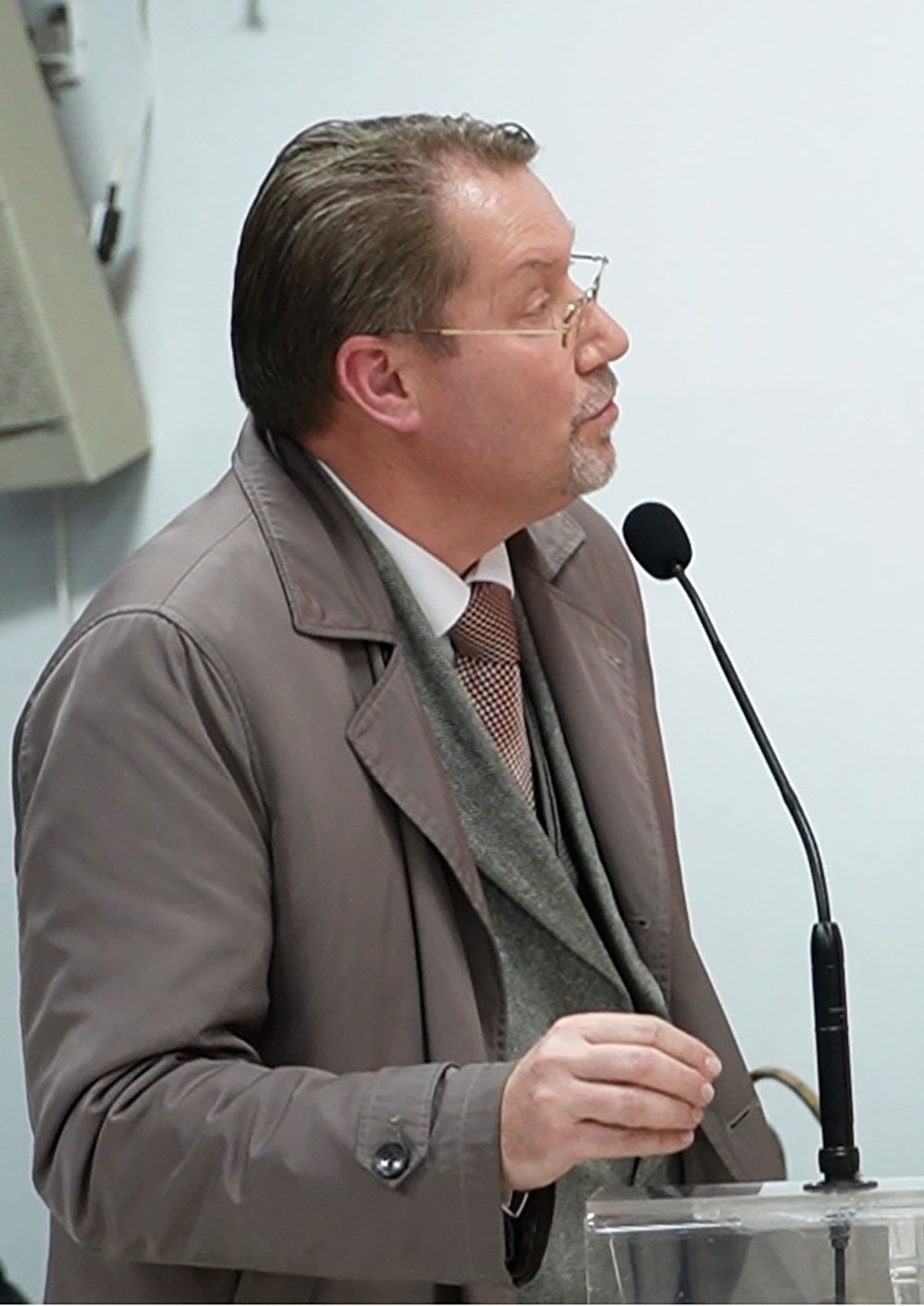 Συγκλονιστικός ο παπά Βαγγέλης Παπανικολάου στην κατάμεστη αίθουσα του Συνεδριακού κέντρου Κατερίνης με θέμα: «Ίνα τι κρίνεις τον αδερφό σου;» την Δευτέρα 8-12-2025. 