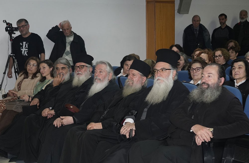 Συγκλονιστικός ο παπά Βαγγέλης Παπανικολάου στην κατάμεστη αίθουσα του Συνεδριακού κέντρου Κατερίνης με θέμα: «Ίνα τι κρίνεις τον αδερφό σου;» την Δευτέρα 8-12-2025. 