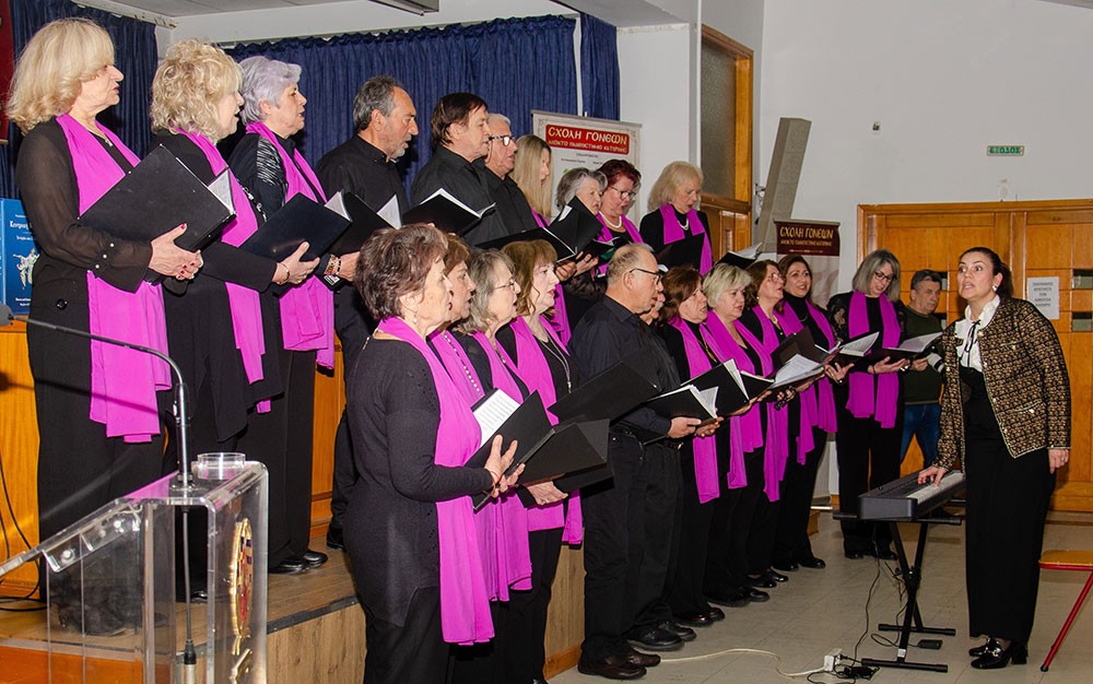 Μια εξαιρετικά επίκαιρη εκδήλωση με θέμα:  «Η Κρίση στην Ελληνική Οικογένεια» πραγματοποιήθηκε την Δευτέρα 9 Μαρτίου 2026 στην Σχολή Γονέων – Ανοικτό Πανεπιστήμιο Κατερίνης με επίσημους ομιλητές και καλεσμένους τον σεβασμιώτατο Μητροπολίτη Σισσανίου & Σιατίστης κ.κ. ΑΘΑΝΑΣΙΟ  και τον βουλευτή της Ν.Δ. και Γεν. Γραμματέα της Κοινοβουλευτικής ομάδας της Ν.Δ. κ. Μάξιμο Χαρακόπουλο. Η εκδήλωση έγινε σε Συνδιοργάνωση με την Δ.Ε.Ε.Π Πιερίας της Ν.Δ. Συμμετείχε η Χορωδία του πολιτιστικού Ομίλου Λιτοχώρου «ΆΝΑΣΣΑ» υπό την διεύθυνση της μαέστρου κ. Μαρίκας Φωτοπούλου.