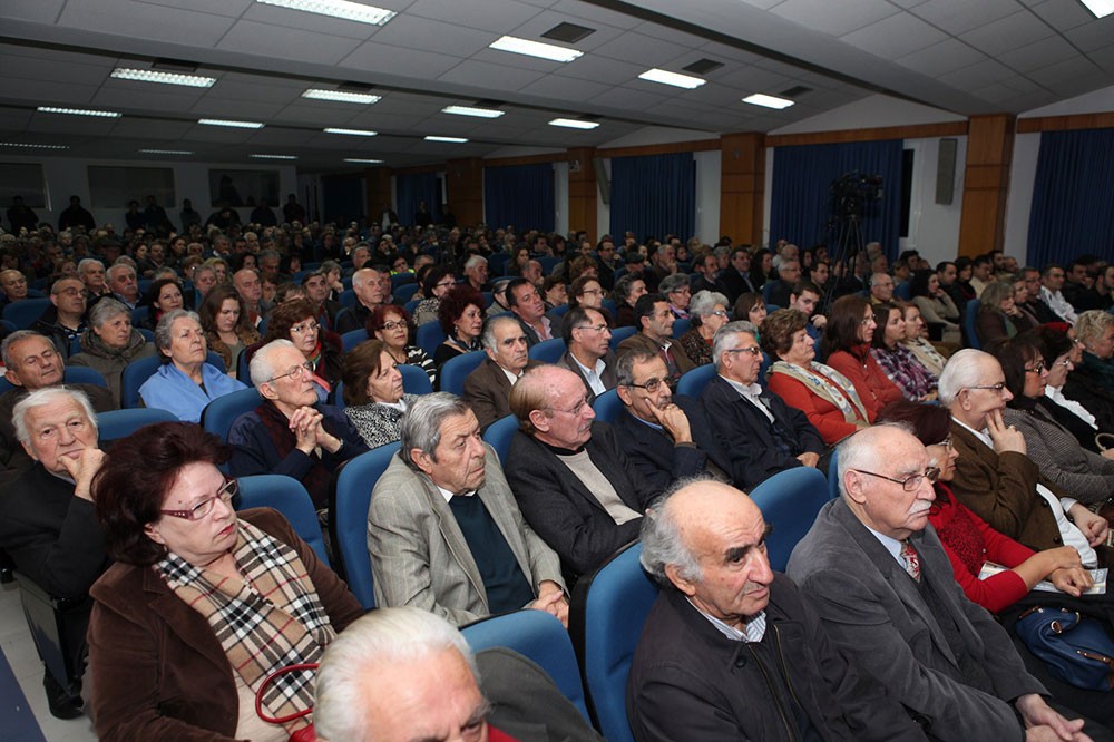 Συνάντηση κοινωνίας - κι όχι απλώς επικοινωνίας - με ανησυχία και ελπίδα, ήταν η ομιλία της Σχολής Γονέων - Ανοικτό Πανεπιστήμιο Κατερίνης στις 26/11/2012 με ομιλητή τον κ. Χρήστο Γιανναρά, ομότιμο καθηγητή του Παντείου Πανεπιστημίου,Δρ Φιλοσοφίας-Συγγραφέα. Το θέμα της ομιλίας ήταν «Η καταστροφή ως ευκαιρία».