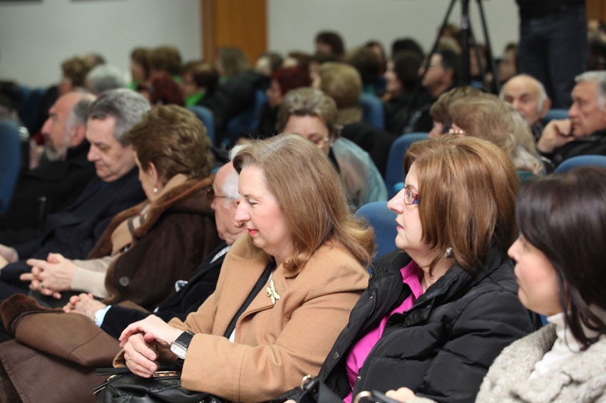  Η κοινωνιολόγος Χαρούλα Πιπεροπούλου και η Ψυχολόγος Ιωάννα Ευαγγελοπούλου στελέχη του κέντρου Κακοποιημένων γυναικών Πιερίας με αφορμή της παγκόσμια ημέρα της γυναίκας την 8η Μαρτίου παρουσίασαν σε συνεργασία με το Λύκειο Ελληνίδων Κατερίνης αναλυτικά στατιστικά στοιχεία από την Παγκόσμια βιβλιογραφία αλλά και σέ Εθνικό και τοπικό επίπεδο, με βάση την εμπειρία τους