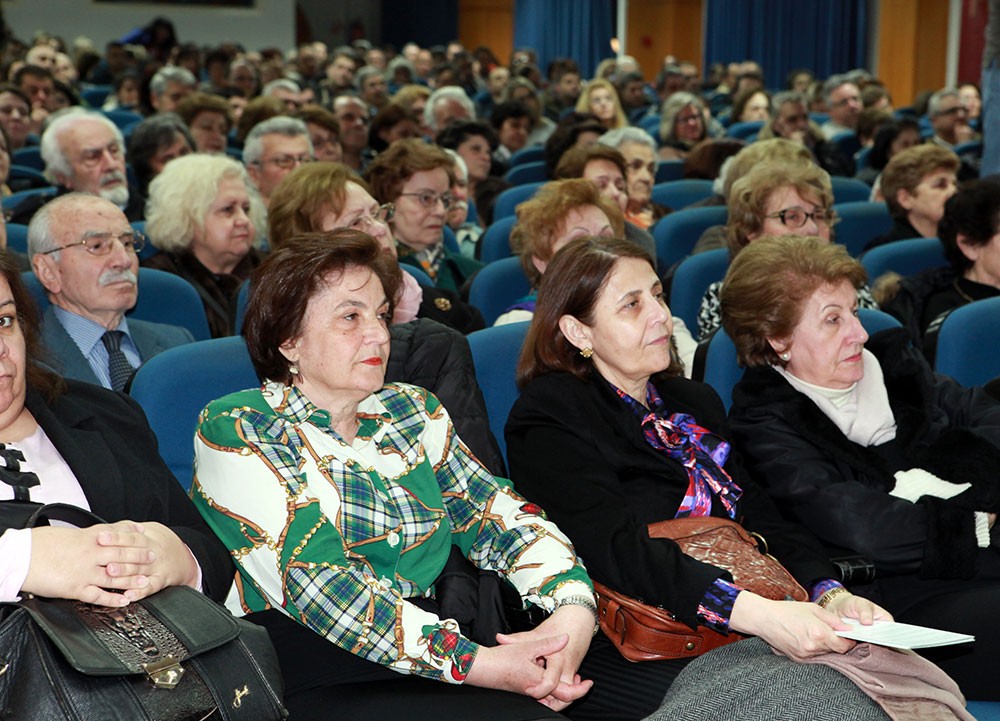 Καθήλωσε με την αμεσότητα και την απλότητα του λόγου του στην κατάμεστη αίθουσα της Σχολής Γονέων – Ανοικτού Πανεπιστημίου Κατερίνης την Δευτέρα 6-3-17, ο ομιλητής κ. Αθανάσιος Ρακοβαλής, φυσικός και Αγιογράφος με την διάλεξη που έδωσε με θέμα:  «Ο Άγιος Παίσιος όπως τον έζησα».