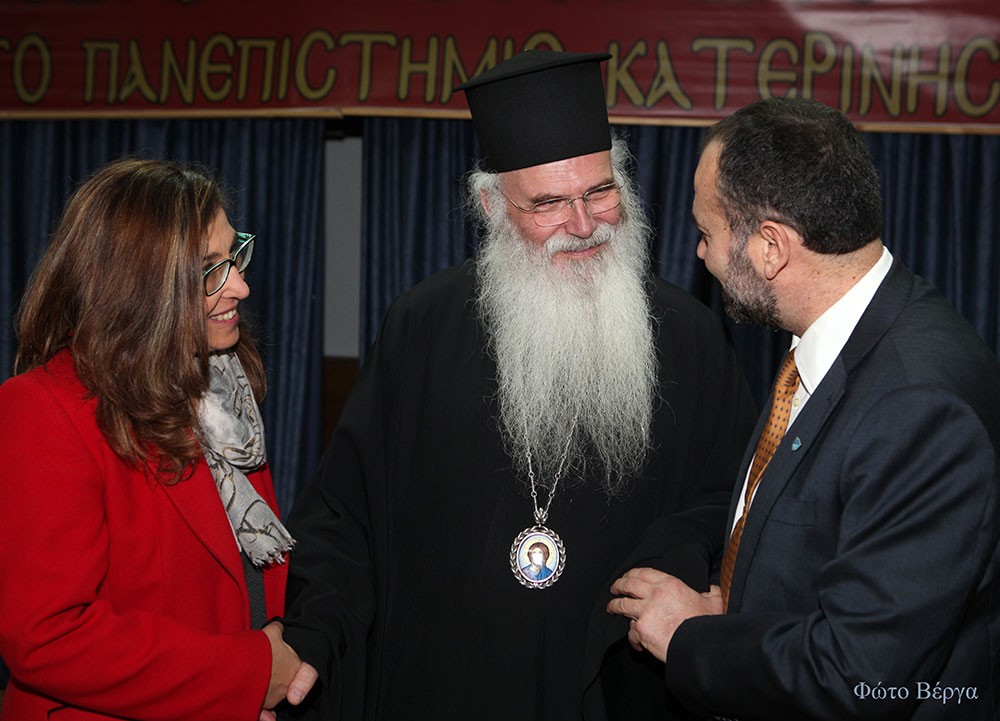 Τον  Σεβασμιώτατο Μητροπολίτη  Μεσογαίας και Λαυρεωτικής κ.κ. Νικόλαο είχε καλεσμένο ομιλητή η Σχολή Γονέων - Ανοικτό Πανεπιστήμιο Κατερίνης την Δευτέρα 12 Φεβρουαρίου 2018 με ένα άκρως προκλητικό και ενδιαφέρον θέμα ομιλίας : «Δεν είμαι Χριστιανός… Θέλω να γίνω!». Η αίθουσα κατακλύστηκε από πολύ νωρίς από πλήθος κόσμου και έτσι ενεργοποιήθηκε από τους οργανωτές και η δεύτερη αίθουσα του Συνεδριακού Κέντρου Κατερίνης  η οποία όμως δεν κατέστη ούτε και αυτή ικανή να φιλοξενήσει τα 1000 και πλέον άτομα που «πλημμύρησαν» τις αίθουσες, τις σκάλες και τους διαδρόμους…!