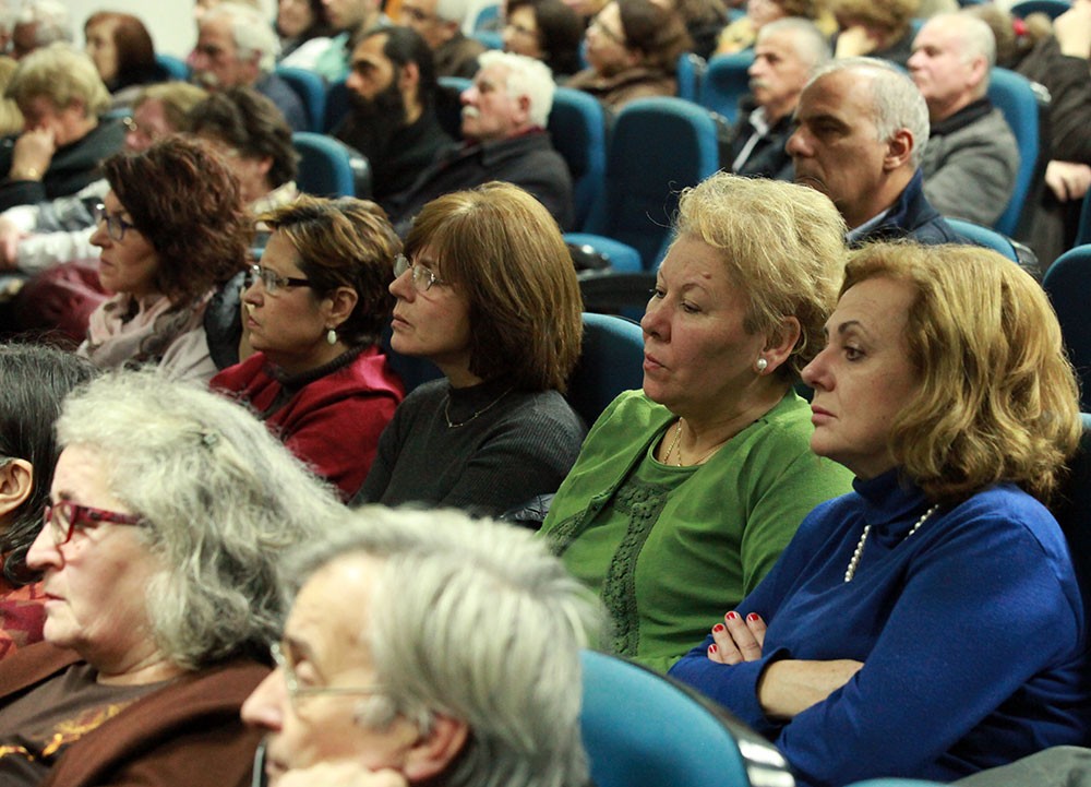 Ναταλία Νικολάου:  -Ο Κομμουνισμός απέτυχε παταγωδώς στην Μέκκα του Κομμουνισμού. -Μεγαλύτερο κακό από την φτωχοποίηση. είναι η καταπίεση της Ελευθερίας… Αυτό είναι η μεγαλύτερη Τρομοκρατία…                       Στην τελευταία της εκδήλωση για το 2017 η Σχολή Γονέων-Ανοιχτό Πανεπιστήμιο Κατερίνης φιλοξένησε τη Δευτέρα 18 Δεκεμβρίου, στο Πνευματικό Κέντρο Κατερίνης, την κ. Ναταλία Νικολάου, καθηγήτρια Νεοελληνικής Λογοτεχνίας στο Πανεπιστήμιο Lomonosov της Μόσχας βραβευμένη από την Ακαδημία Αθηνών το 1992. Η εκλεκτή ομιλήτρια διαπραγματεύτηκε το πολύ ενδιαφέρον και επετειακό θέμα : «Οκτωβριανή Επανάσταση 1917-2017…εκατό χρόνια μετά».