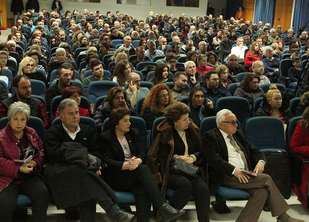 Ο Αστροφυσικός Δρ. Μάνος Δανέζης ήταν ο ομιλητής του Ανοικτού Πανεπιστημίου Κατερίνης την Δευτέρα 5 Μαρτίου. Το θέμα της διάλεξης του ήταν : "Η Σχετικότητα του χρόνου"          Ο Μάνος Δανέζης  υπήρξε επίκουρος καθηγητής Αστροφυσικής στο Πανεπιστήμιο Αθηνών και τα ερευνητικά του ενδιαφέροντα στρέφονταν στις κατευθύνσεις: δορυφορική φασματοσκοπία στο υπεριώδες, αστρικές ατμόσφαιρες, διπλοί και μεταβλητοί αστέρες, Ιστορία και Φιλοσοφία των Επιστημών κ.ά. Είναι μέλος της Διεθνούς Αστρονομικής Ένωσης, της Ελληνικής Αστρονομικής Εταιρείας της Ένωσης Ελλήνων Φυσικών και της Ελληνικής Μαθηματικής Εταιρείας. Έχει συντάξει εκατοντάδες άρθρα στον ελληνικό ημερήσιο τύπο, καθώς και δεκαέξι βιβλία σχετικά με την Αστροφυσική και την Ιστορία και Φιλοσοφία των Επιστημών. Τέλος έχει παρουσιάσει 110 εκπομπές στην ελληνική τηλεόραση με σχετική θεματολογία.