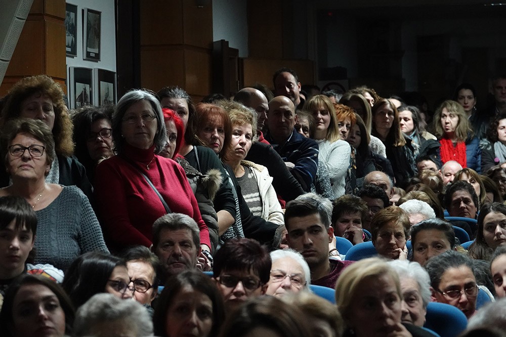 Το αδιαχώρητο σημειώθηκε στο Συνεδριακό Κέντρο της Κατερίνης την Δευτέρα 10 Δεκεμβρίου 2018, όπου περισσότερα από 1200 άτομα κατέκλυσαν και τις 2 αίθουσες, τους διαδρόμους και το κλιμακοστάσιο στην ομιλία του «χαρισματικού» π.Ανδρέα Κονάνου με το άκρως ενδιαφέρον και προκλητικό θέμα «Συμβιώνοντας με δύσκολους χαρακτήρες»