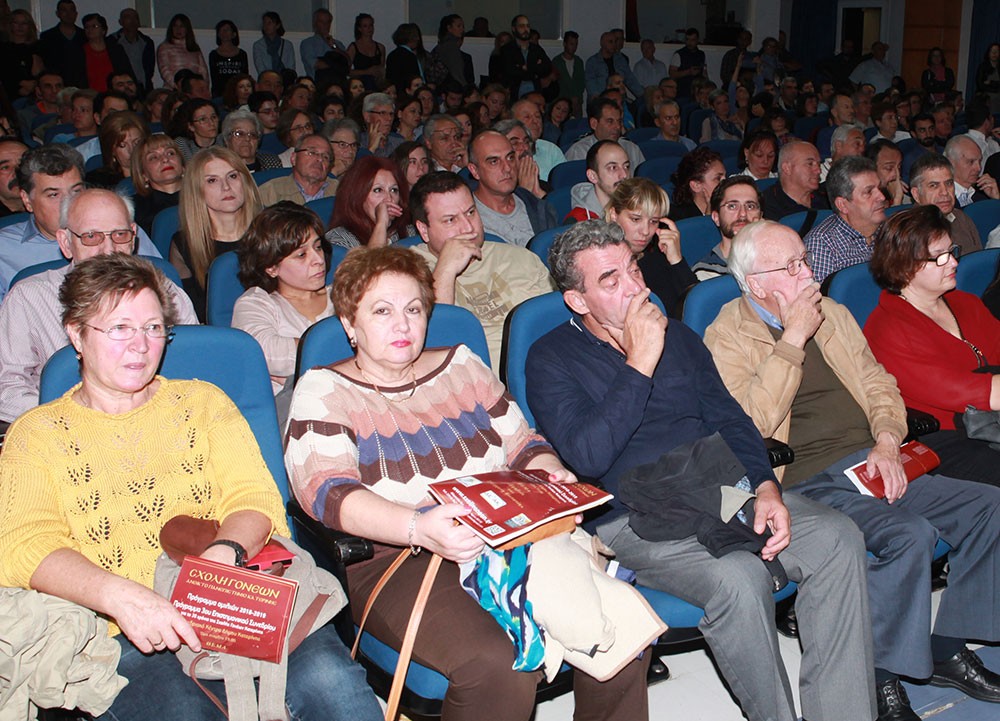 Η Σχολή Γονέων - Ανοιχτό Πανεπιστήμιο Κατερίνης - ξεκίνησε το πρόγραμμά της για το 2018-2019 τη Δευτέρα 15-10-2018 με τον καθηγητή Γλωσσολογίας και πρώην Πρύτανη του Πανεπιστημίου Αθηνών κ.Γεώργιο Μπαμπινιώτη. Το θέμα της ομιλίας του ήταν: "Ο ρόλος του σχολείου, των δασκάλων και των γονέων στην κατάκτηση της μητρικής γλώσσας". Η εκδήλωση πραγματοποιήθηκε με συνδιοργάνωση της Β/θμιας Εκπαίδευσης Πιερίας.