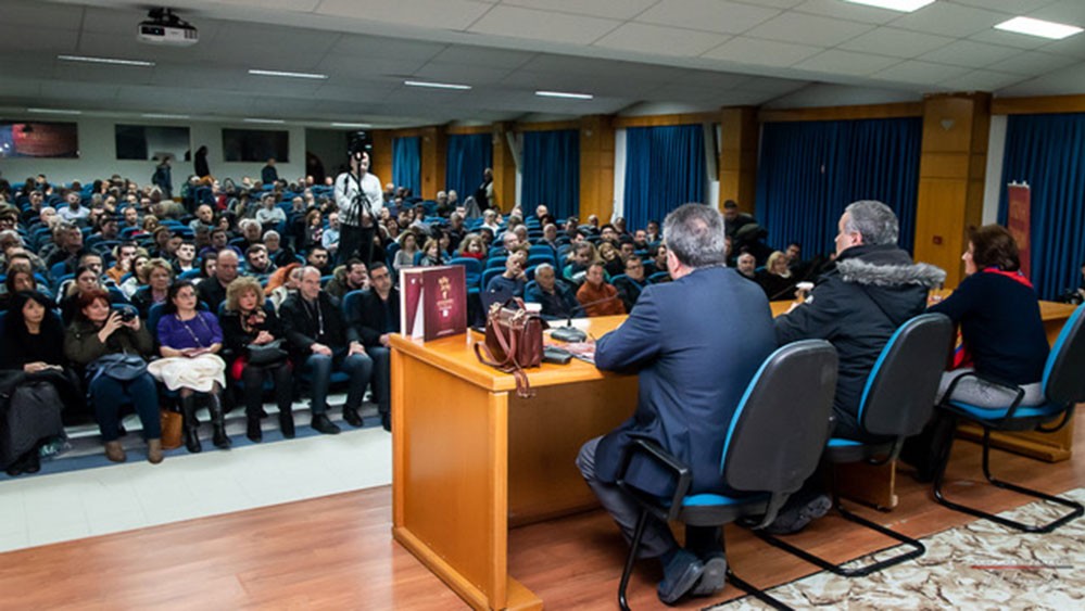 Με μεγάλη επιτυχία και πλήρη αποδοχή του κόσμου πραγματοποιήθηκε  μια ενδιαφέρουσα  ομιλία σήμερα στις 25 Φεβρουαρίου 2019  με επίσημο καλεσμένο κ. Νίκο Λυγερό στη Σχολή Γονέων-Ανοιχτό Πανεπιστήμιο Κατερίνης. Ο κος Νίκος Λυγερός είναι καθηγητής, ερευνητής  μα κυρίως στρατηγικός  αναλυτής. Στο Συνεδριακό Κέντρο της Κατερίνης  παρουσιάστηκε  διάλεξη με θέμα "Στρατηγική Έξυπνη Ιστορία"  και στην εκδήλωση  συνδιοργανωτής  ήταν το Κέντρο Ξένων Γλωσσών Κλιγγοπούλου Ρεβέκκα.