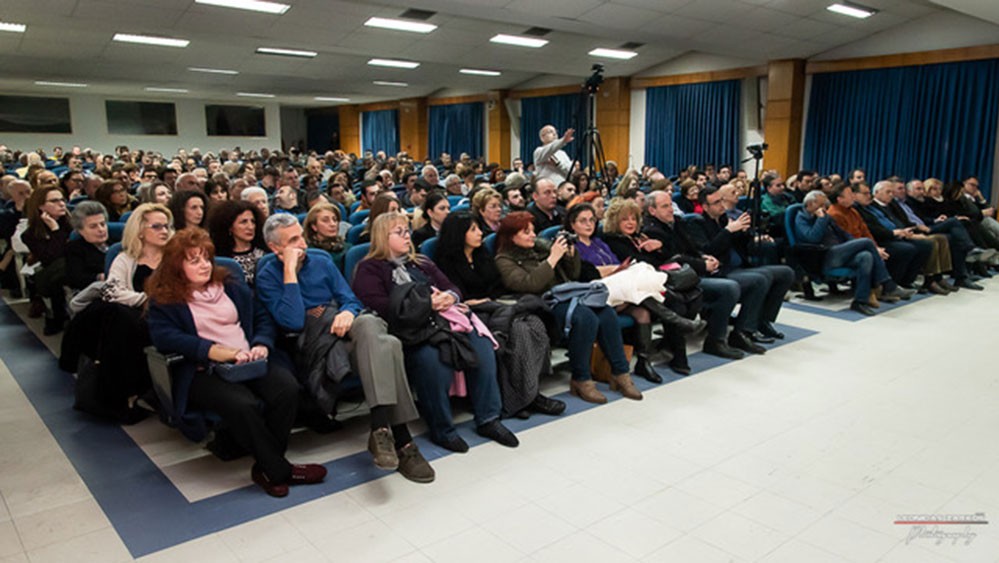 Με μεγάλη επιτυχία και πλήρη αποδοχή του κόσμου πραγματοποιήθηκε  μια ενδιαφέρουσα  ομιλία σήμερα στις 25 Φεβρουαρίου 2019  με επίσημο καλεσμένο κ. Νίκο Λυγερό στη Σχολή Γονέων-Ανοιχτό Πανεπιστήμιο Κατερίνης. Ο κος Νίκος Λυγερός είναι καθηγητής, ερευνητής  μα κυρίως στρατηγικός  αναλυτής. Στο Συνεδριακό Κέντρο της Κατερίνης  παρουσιάστηκε  διάλεξη με θέμα "Στρατηγική Έξυπνη Ιστορία"  και στην εκδήλωση  συνδιοργανωτής  ήταν το Κέντρο Ξένων Γλωσσών Κλιγγοπούλου Ρεβέκκα.