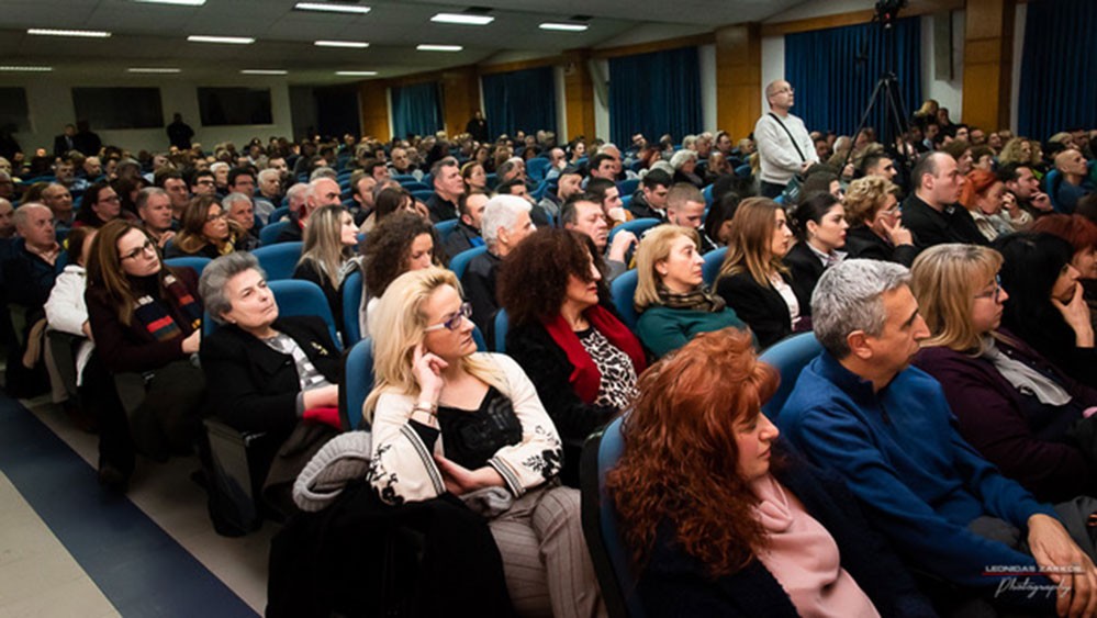 Με μεγάλη επιτυχία και πλήρη αποδοχή του κόσμου πραγματοποιήθηκε  μια ενδιαφέρουσα  ομιλία σήμερα στις 25 Φεβρουαρίου 2019  με επίσημο καλεσμένο κ. Νίκο Λυγερό στη Σχολή Γονέων-Ανοιχτό Πανεπιστήμιο Κατερίνης. Ο κος Νίκος Λυγερός είναι καθηγητής, ερευνητής  μα κυρίως στρατηγικός  αναλυτής. Στο Συνεδριακό Κέντρο της Κατερίνης  παρουσιάστηκε  διάλεξη με θέμα "Στρατηγική Έξυπνη Ιστορία"  και στην εκδήλωση  συνδιοργανωτής  ήταν το Κέντρο Ξένων Γλωσσών Κλιγγοπούλου Ρεβέκκα.