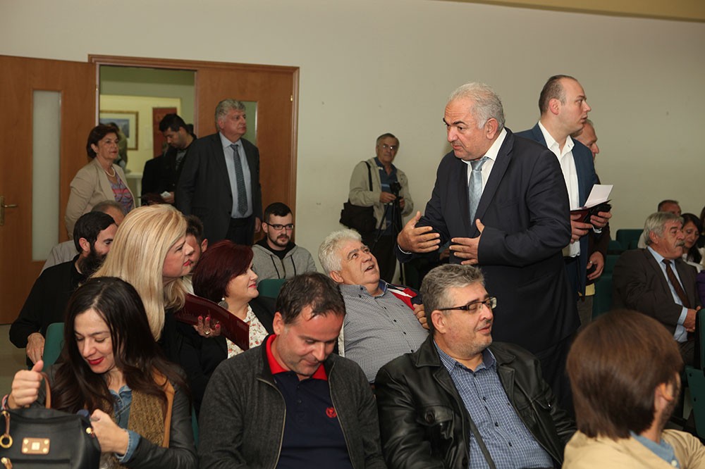 Εξαιρετική επιτυχία σημείωσε η παρουσίαση του επετειακού και συλλεκτικού Λευκώματος για τα 30 χρόνια της Σχολής Γονέων – Ανοικτό Πανεπιστήμιο Κατερίνης την Κυριακή 7 Οκτωβρίου 2018. Το λεύκωμα προλόγισαν ο Δήμαρχος Κατερίνης κ.Σάββας Χιονίδης, η Αντιπεριφερειάρχης Πιερίας κ. Σοφία Μαυρίδου, ο Πρόεδρος του ΣΕΒΕ κ. Γιώργος Κωνσταντόπουλος και ο ιδρυτής της κ. Δημήτριος Δημηνάς